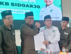 Mengejutkan Abah Usman Daftar Calon Bupati Sidoarjo Dikawal Ratusan Ibu Ibu Bangsa