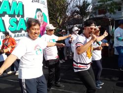 SENAM CERIA MEMBAHANA Ribuan Pecinta Senam ‘Melenggang Seirama’ “Selendang Biru” Siap Menangkan SAE Nomor 02