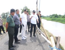 Plt. Bupati Subandi Sigap ,Dapat Laporan Warga prambon, Minta Segera Tangani Tanah Sepadan Jalan Ambles di Desa Prambon