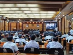 Rapat Paripurna DPRD Sidoarjo, Hadir Plt. Bupati Sidoarjo Dengar Pendapat Atas Pandangan Fraksi – Fraksi Terhadap Raperda Terkait Perusahaan Perseroan BPR Delta Arta
