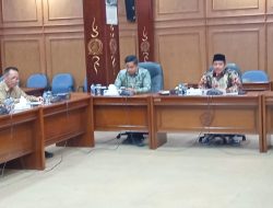 Ketua Komisi D DPRD Sidoarjo memanggil Dinas Pendidikan dan Kebudayaan  serta 11 Kepala sekolah untuk membahas polemik kelebihan pagu  siswa baru