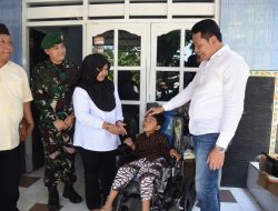 Wujud Nyata Kepedulian Bupati Sidoarjo, Tiga Warga Dapat Bantuan Kursi Roda