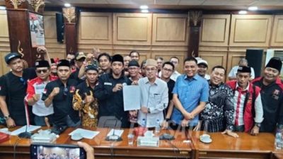 Ketua DPRD Sidoarjo Siap Memediasi Tuntutan Warga Sidoarjo, Yang diwakili oleh Gabungan LSM dan Ormas Agar Tidak Lagi Berseteruan Bupati Dan Wakil.