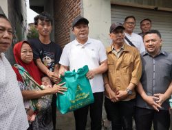 Bupati Sidoarjo Serahkan Bantuan Kursi Roda dan Rencana Perbaiki Tiga Rumah Warga di Kecamatan Gedangan