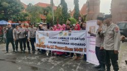 Aliansi Jurnalis Sidoarjo AJS Bersama Polsek Buduran  Giat Bagi Takjil Bersama di Depan Museum Mpu Tantular