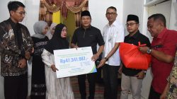 Bupati Subandi Serahkan Bantuan Ke keluarga Korban Kecelakaan dan Keluarga Kades Buncitan