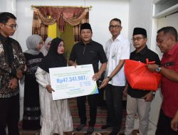 Bupati Subandi Serahkan Bantuan Ke keluarga Korban Kecelakaan dan Keluarga Kades Buncitan