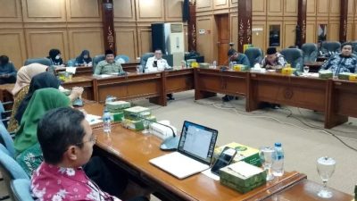 DPRD Sidoarjo menggelar rapat koordinasi terkait kasus dugaan keracunan MBG yang menyebabkan ratusan siswa menjadi korban Pejabat BGN Tidak Hadir